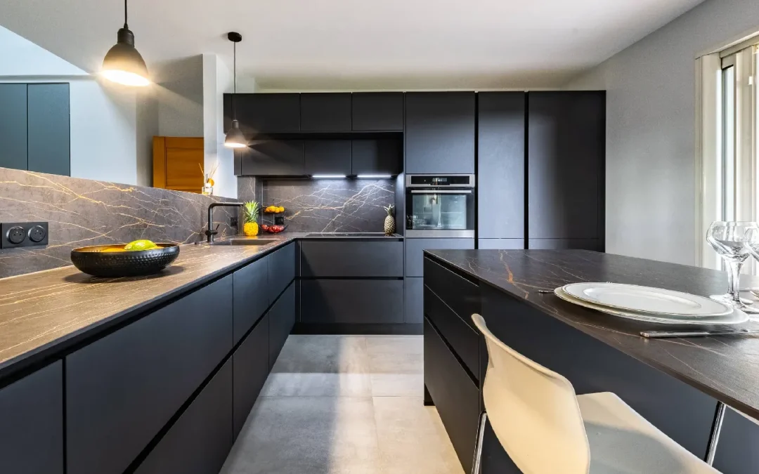 Réalisation d’une cuisine moderne haut de gamme à Noiron
