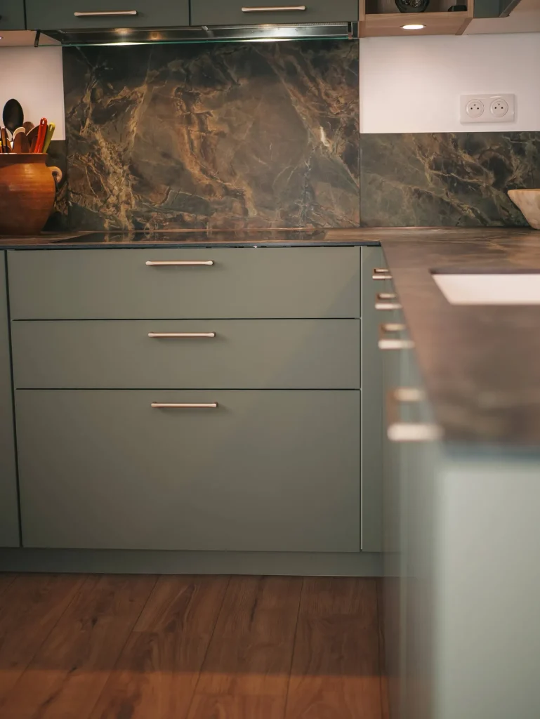 kuchen-dijon-realisation-cuisine-ceramique-vert-mineral-dijon-6