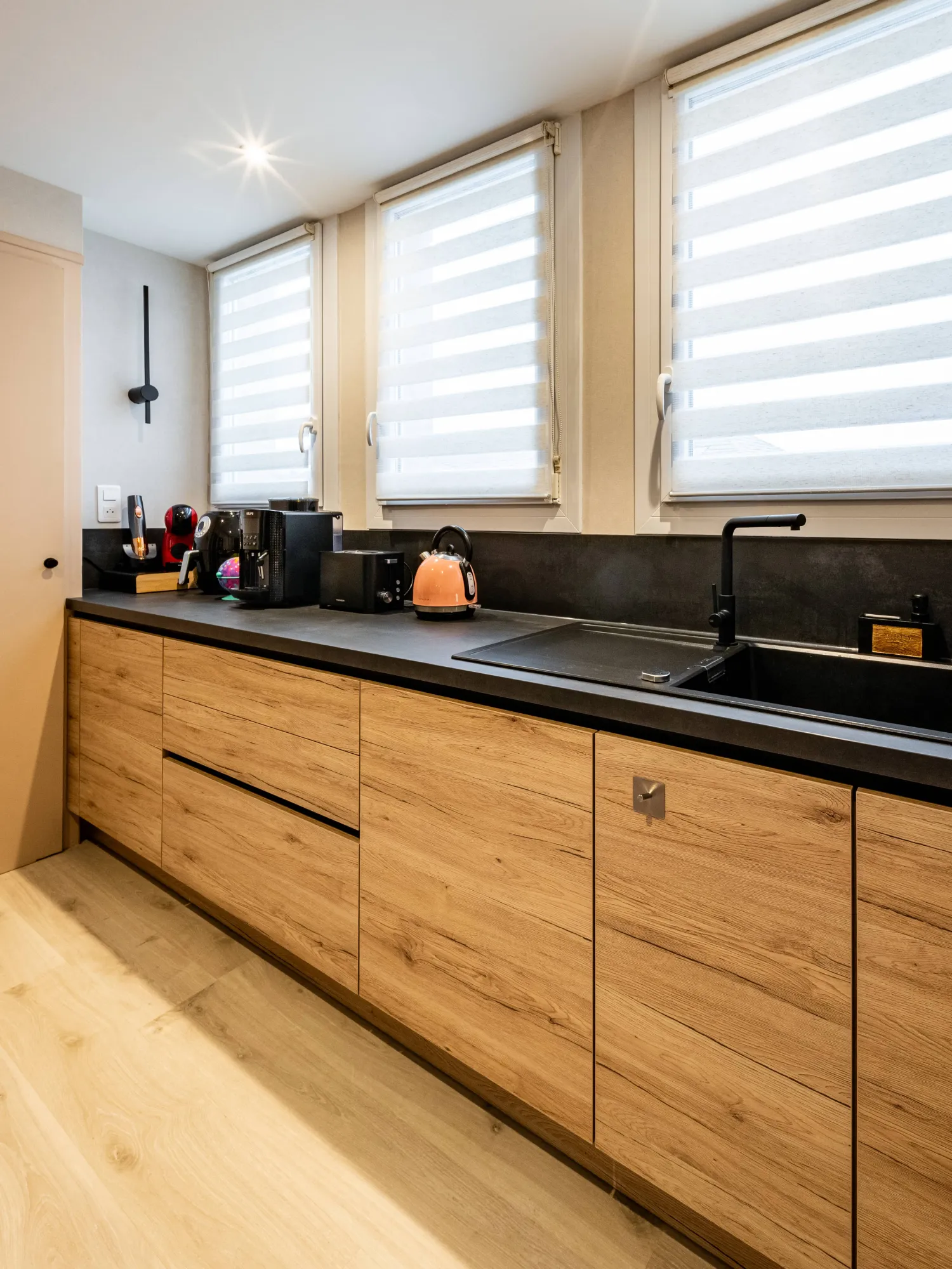 cuisine-contemporaine-bois-noir-kuchen-dijon-1