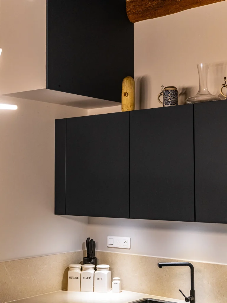 realisation-cuisine-noire-bois-sur-mesure-dijon-15
