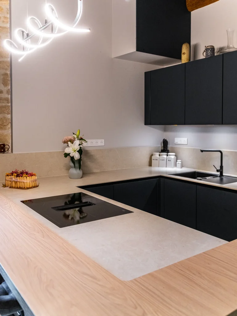 realisation-cuisine-noire-bois-sur-mesure-dijon-16