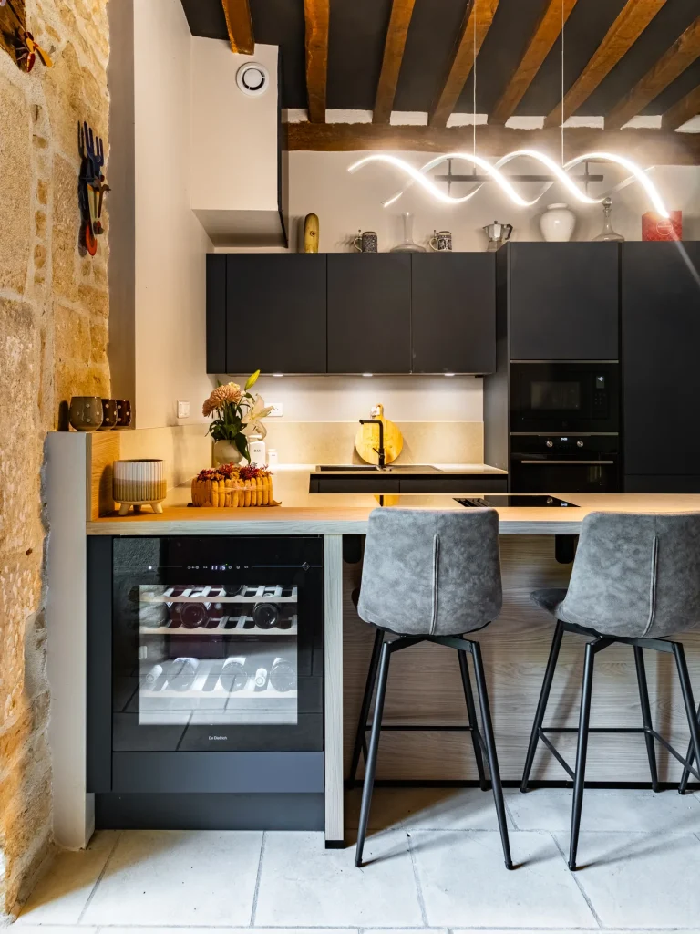 realisation-cuisine-noire-bois-sur-mesure-dijon-2