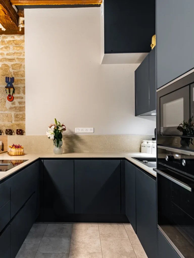 realisation-cuisine-noire-bois-sur-mesure-dijon-4