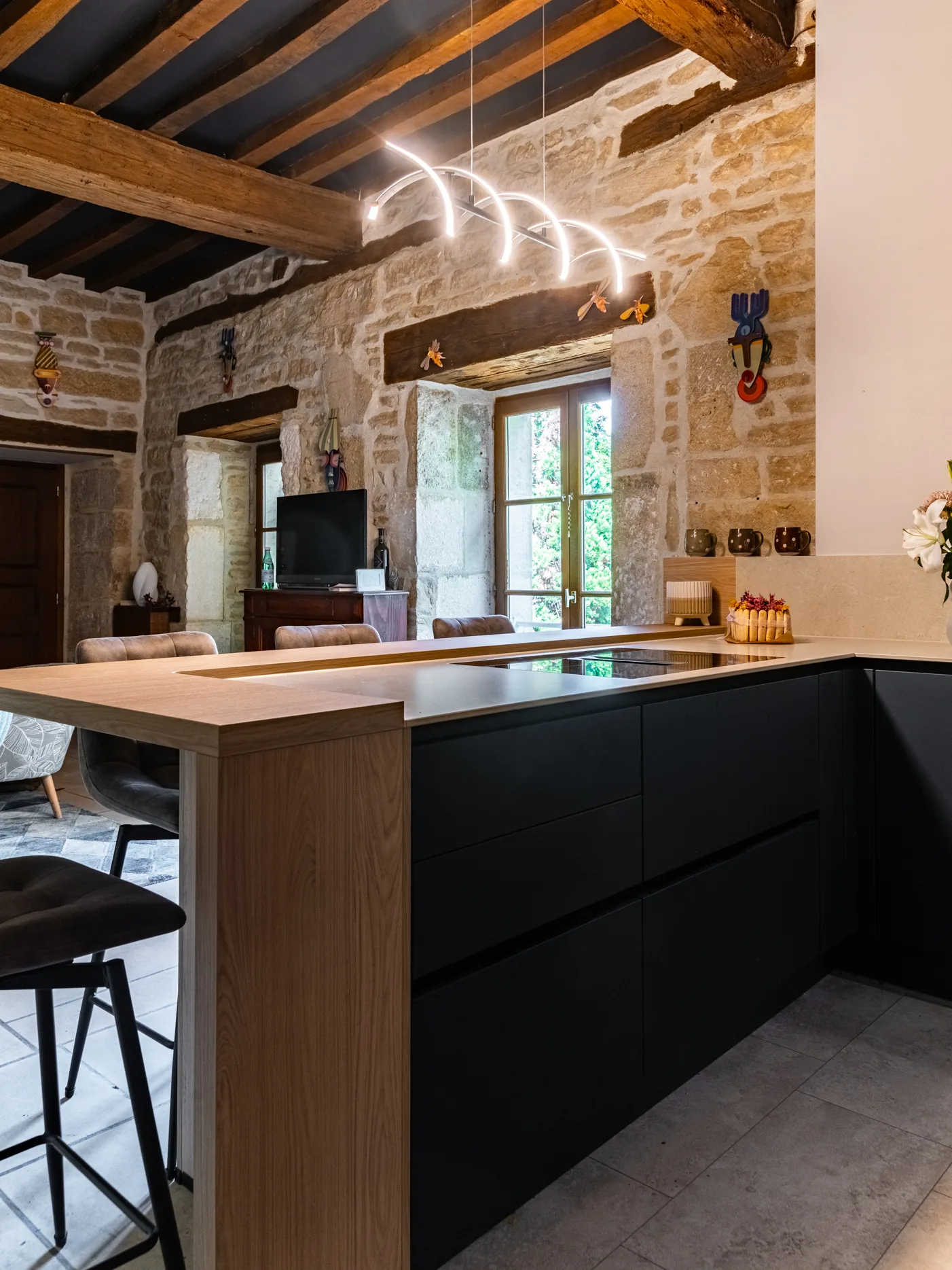 realisation-cuisine-noire-bois-sur-mesure-dijon-5